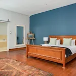 Inner City New York Style Loft, Pool Table