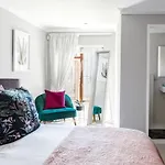 3 Bedroom Hilltop Home With Spectacular Views