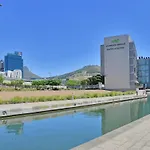 Modern 1-Bed V&A Waterfront Canal & Harbor Views