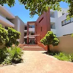 Scenic Modern Apartment In Century Ciity