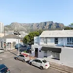 Victorian 2Br Views, Charm & Central Stay