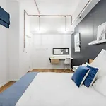 Stylish 2Br City Views, Pool & Vintage Vibes