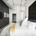 Stylish 2Br City Views, Pool & Vintage Vibes