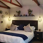Strand Honeymoon Suite Studio