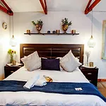 Strand Honeymoon Suite Studio