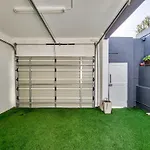 Urban Style House With Jacuzzi & Garage