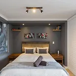 Trendy Bachelor Pad Free Parking Rooftop Pool