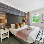Perfect Couples Cove, With Hotel Living Comforts!