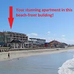 Surfers Corner Beach Apartment With Secure Parking