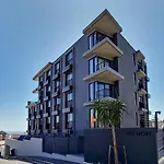 Stunning Brand New Apartment, Pool, Wifi, Secure