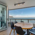 Wavecrest Ocean Villa Strand