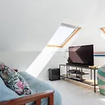 Family Home In Green Point With Central Location