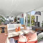 Dal Villa 8 By Host Agents