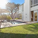 Dal Villa 8 By Host Agents
