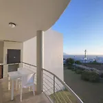 The Lighthouse - Sea View Apartment