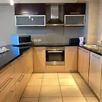 Spacious 2 Bedroom Apartment @ Icon