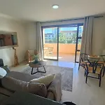 Island Club Hotel & Apartments