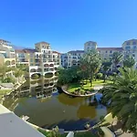 Island Club Hotel & Apartments