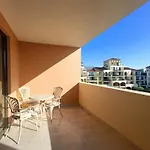 Island Club Hotel & Apartments