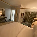 Vintage Alcove In Green Point, Cape Town Sleeps 4