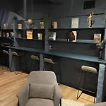 Black Brick Foreshore Studio Apartment