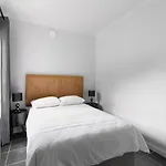 4 Essex Street Apartment