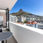 Flamingo 609 - Spacious 1 Bedroom Sea Point Apartment
