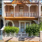 Gordon St 18