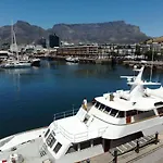 Jackie O - Classic Luxury Yacht & Boutique Hotel