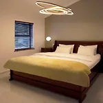 Bayview Penthouses And Rooms