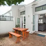 Courtyard On Higgo 6