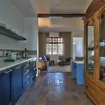 Clydebank Cottage