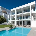 Sandpiper House: Stunning Ocean Views, Heated Pool & Large Garden