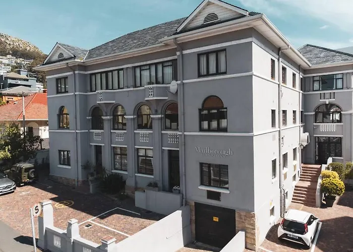 Cozy One-Bedroom In The Heart Of Sea Point
