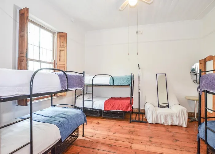 Oak Lodge Backpackers
