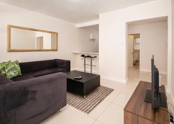 Lovely 1 Bedroom In Sea Point. Shaftsbury.