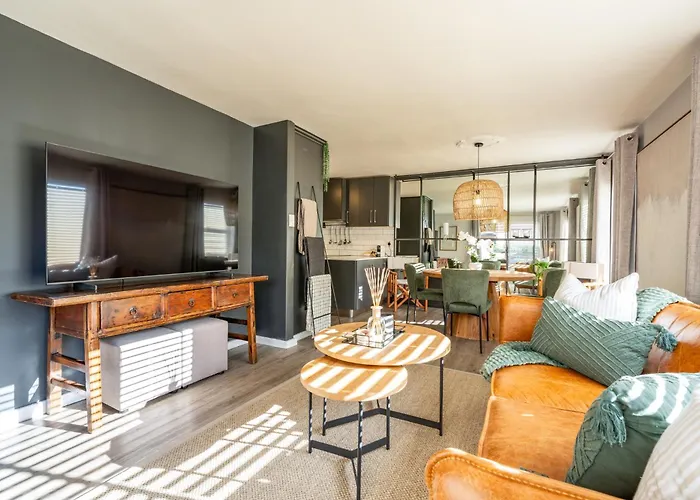 Luxury Green Point Apartment