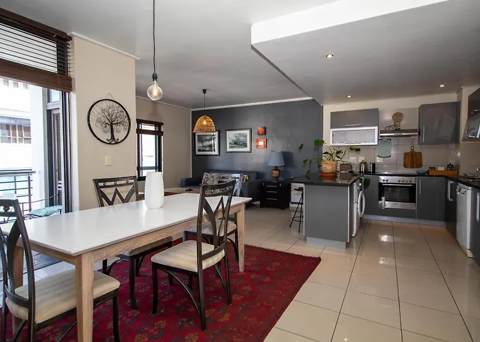 City Bowl Stylish Home, All In Walking Distance Flatrock