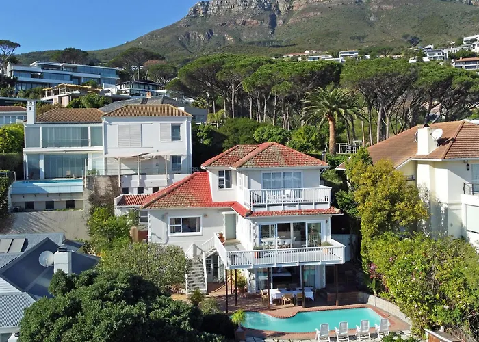 Perfect Location Walk To Beach And Sea Views
