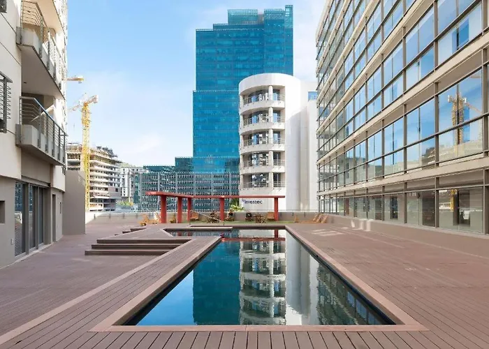 Spacious 2 Bedroom Apartment @ Icon