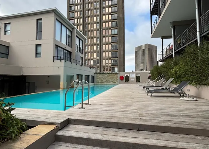 Elegant Oasis In Cape Town Cbd Pool Gym & City Views