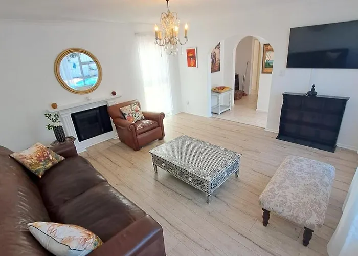 Stunning 3 Bedroom Beach House In Bloubergstrand