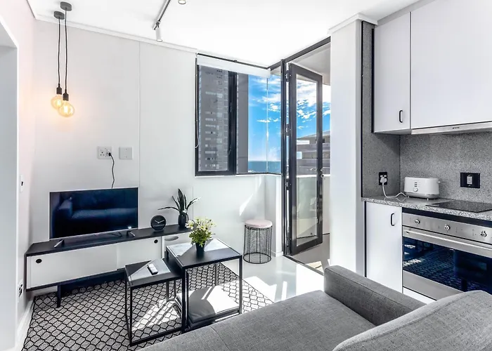 Flamingo 609 - Spacious 1 Bedroom Sea Point Apartment