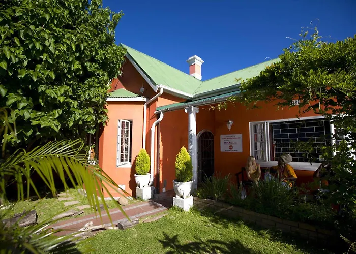 33 South Backpackers