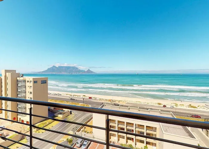 The Waves Crest, Bloubergstrand