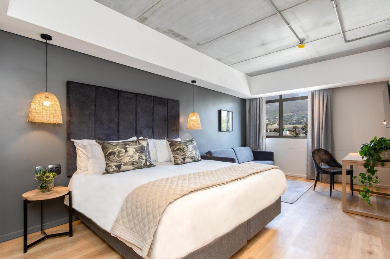 Kloof Street - Lion Roars & Hotel 4*