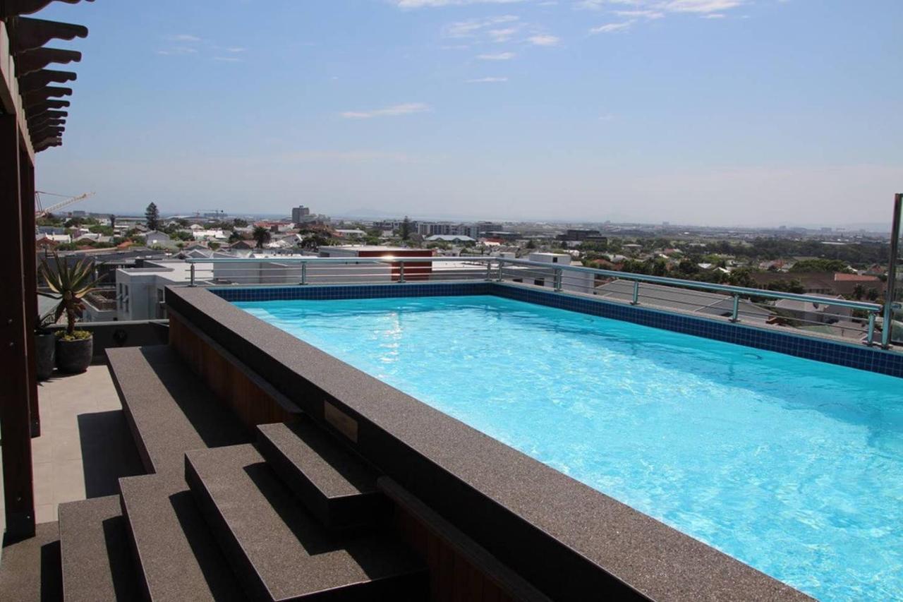 Mondaine Luxurious Spacious And Trendy Apartment
