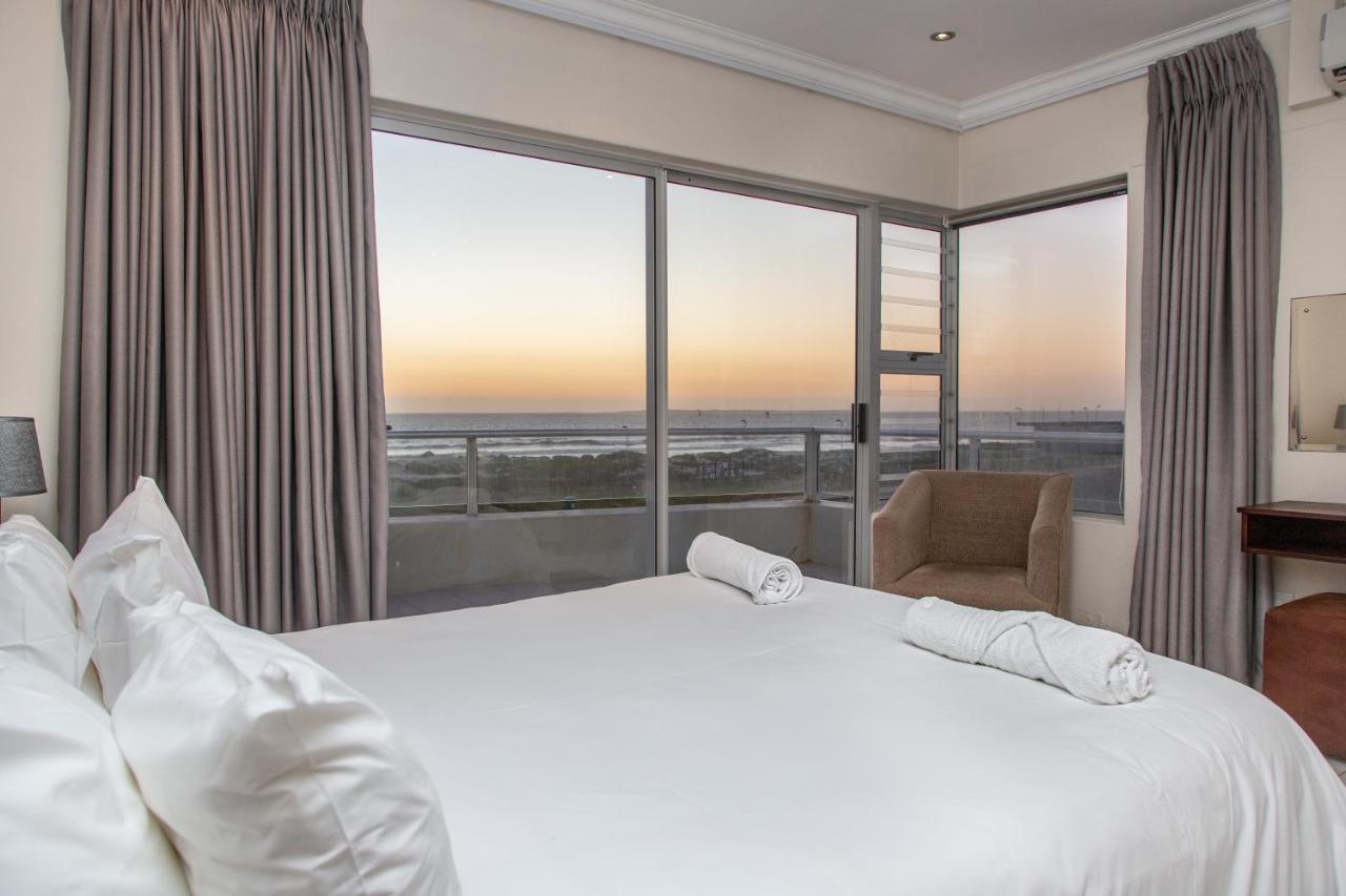 Spectacular Beachfront 3 Bedroom C101 Sea Spray Apartment