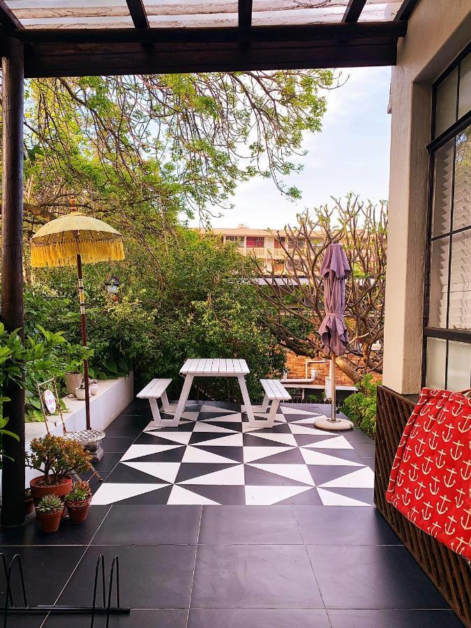 Urban Pod In Vibrant Point *