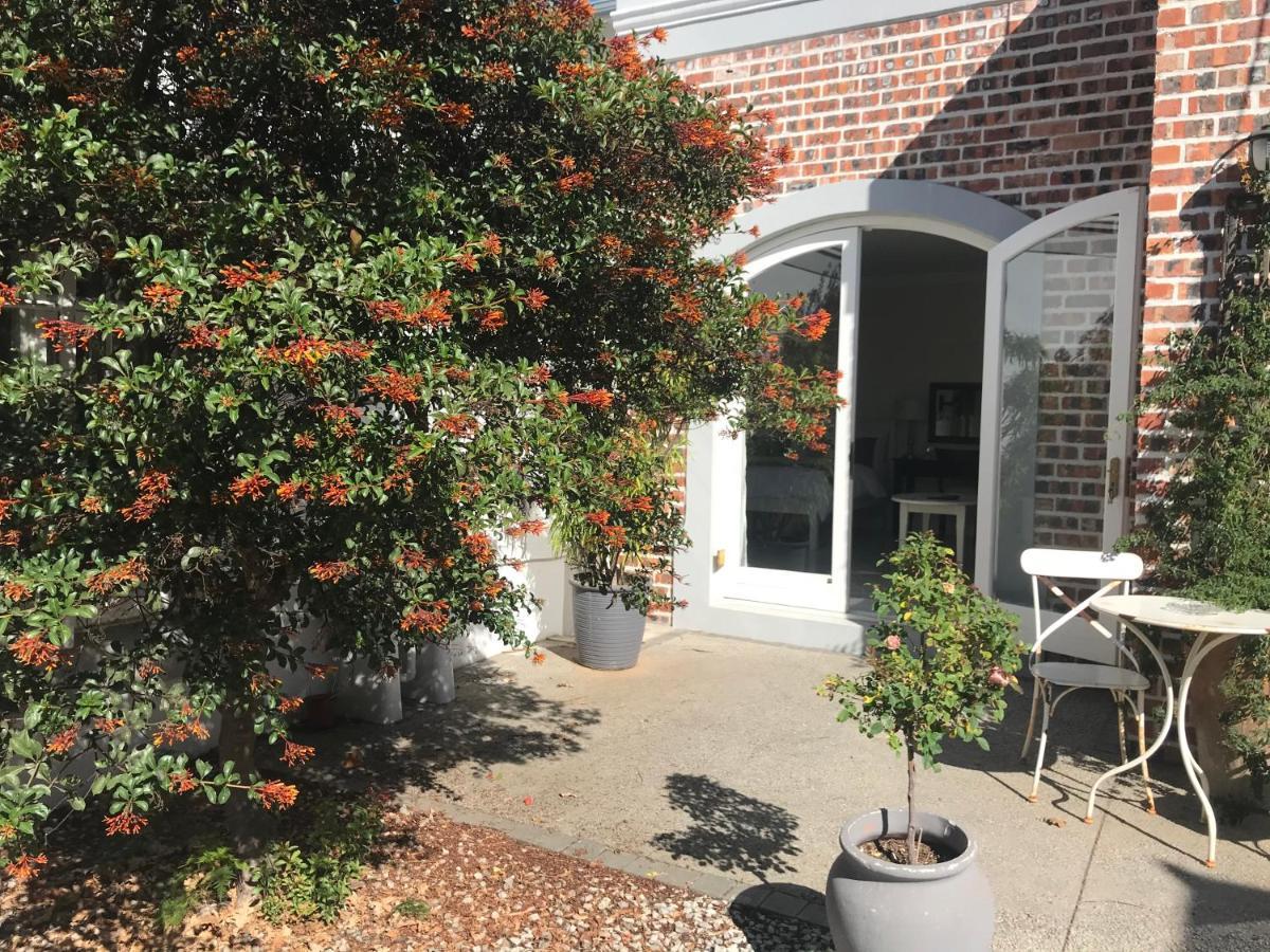 1 On Mona Bed & Breakfast